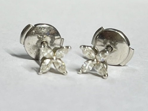 ピアス